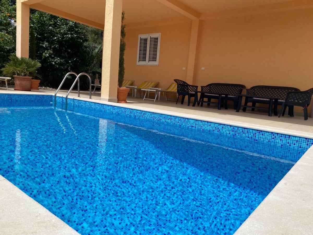 Apartments Villa Viktoria 티바트 외부 사진