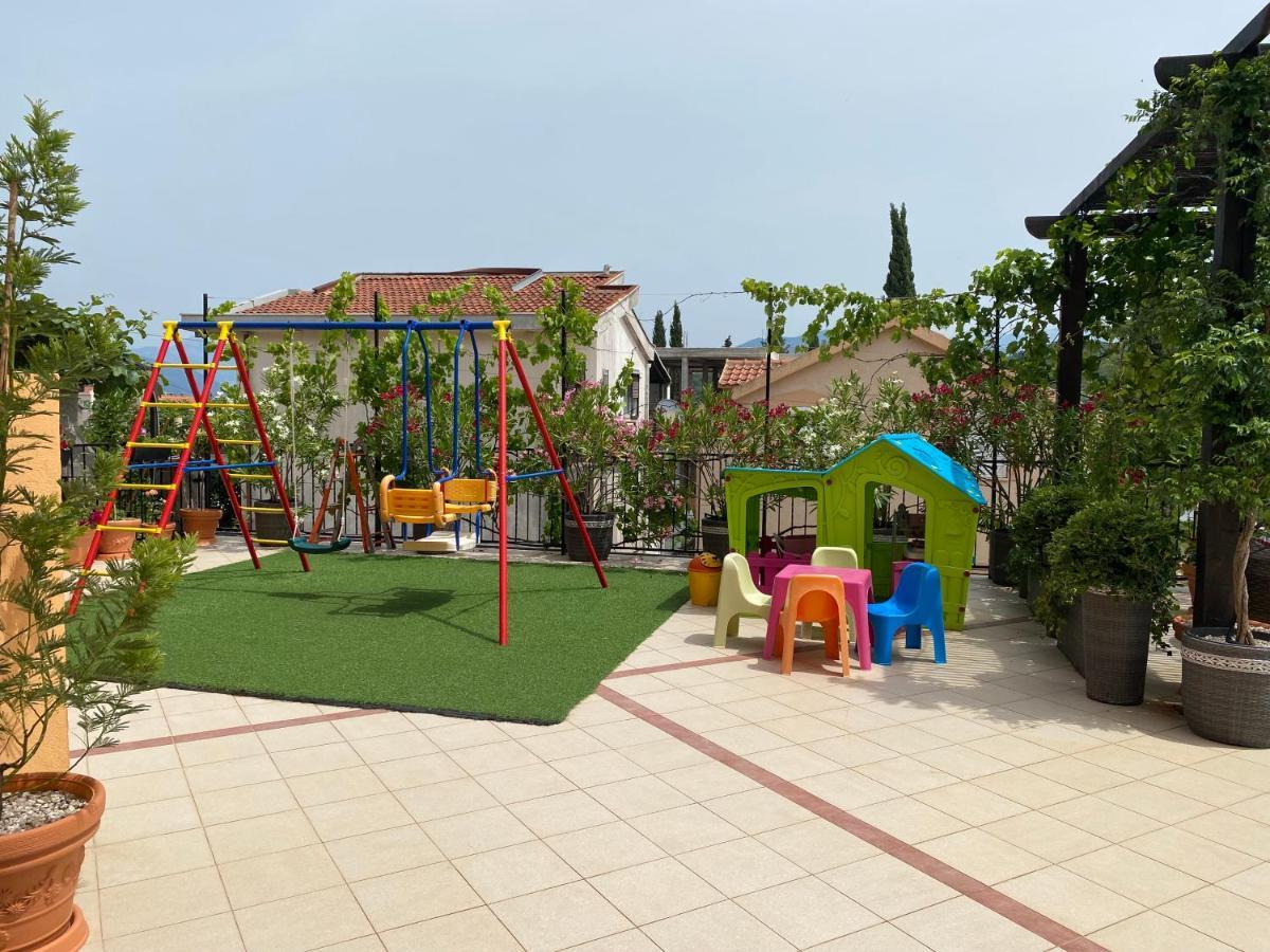 Apartments Villa Viktoria 티바트 외부 사진