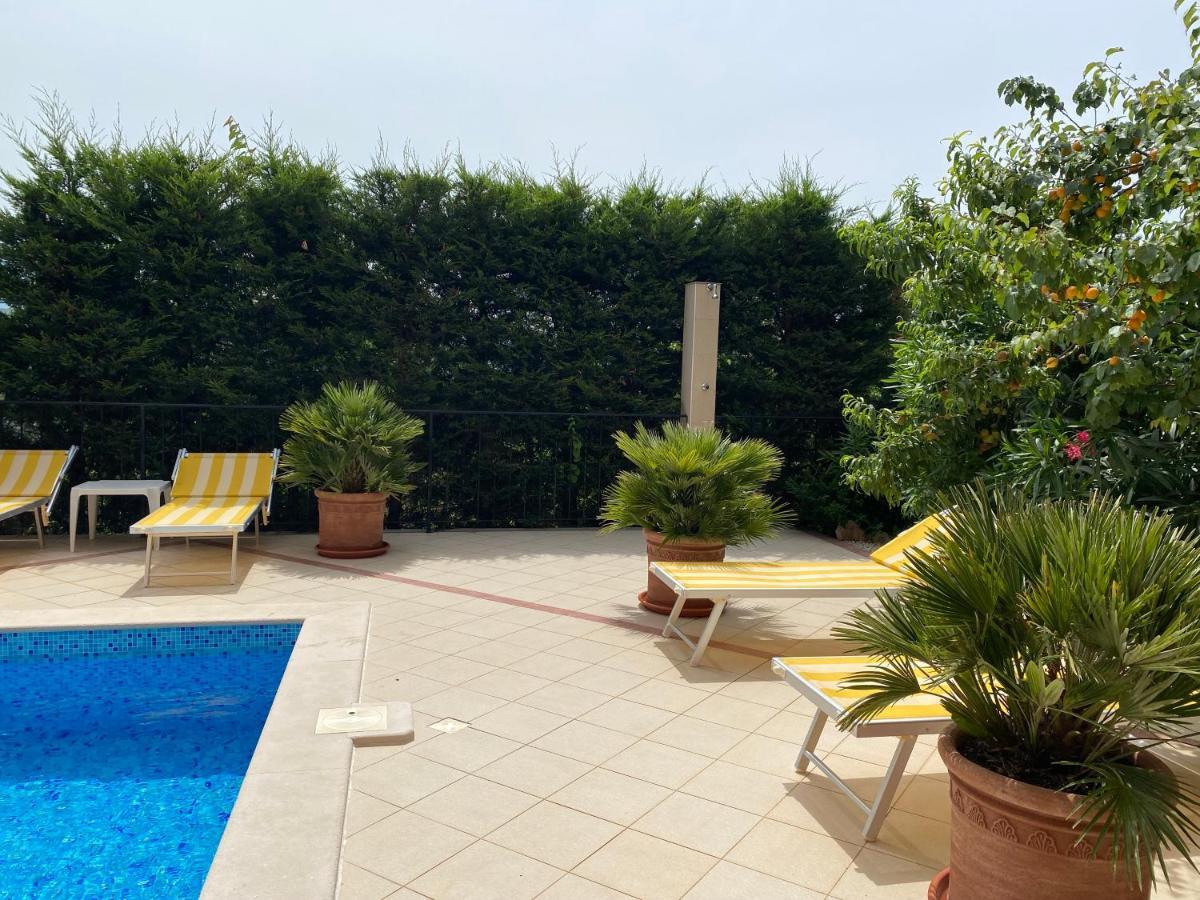 Apartments Villa Viktoria 티바트 외부 사진