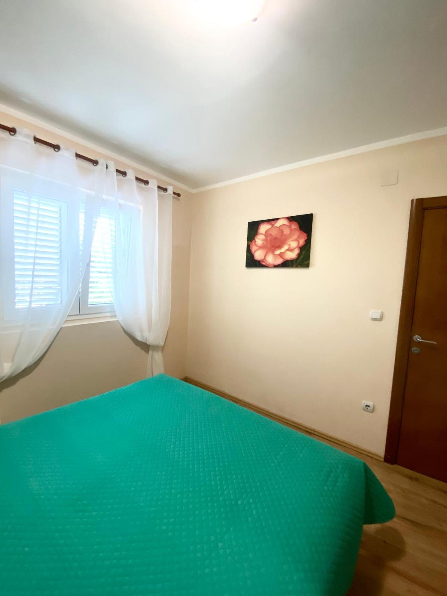 Apartments Villa Viktoria 티바트 외부 사진