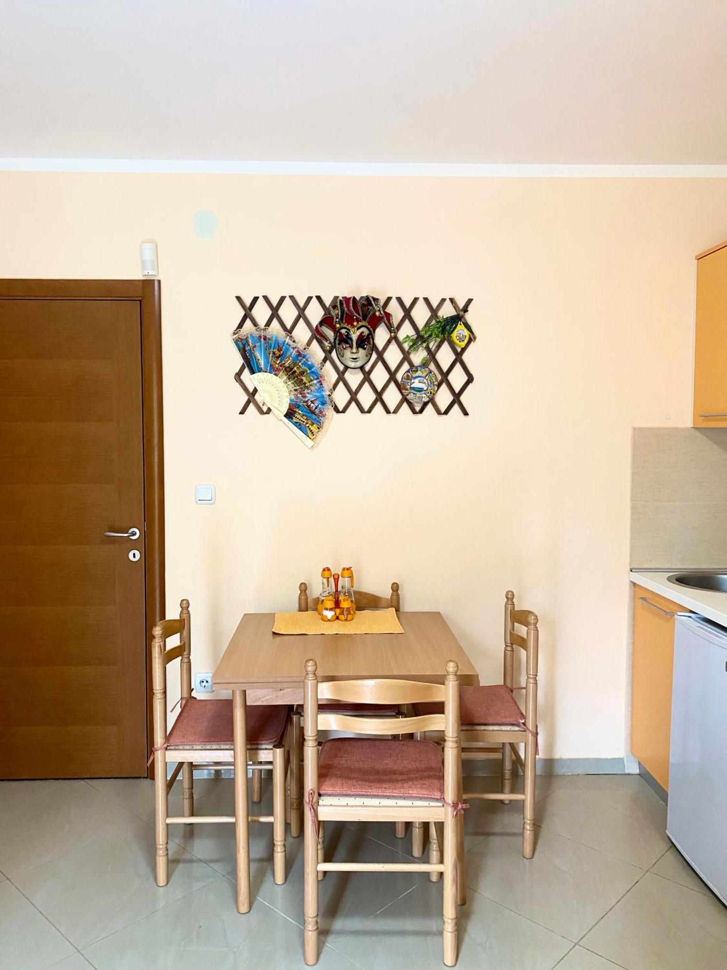 Apartments Villa Viktoria 티바트 외부 사진