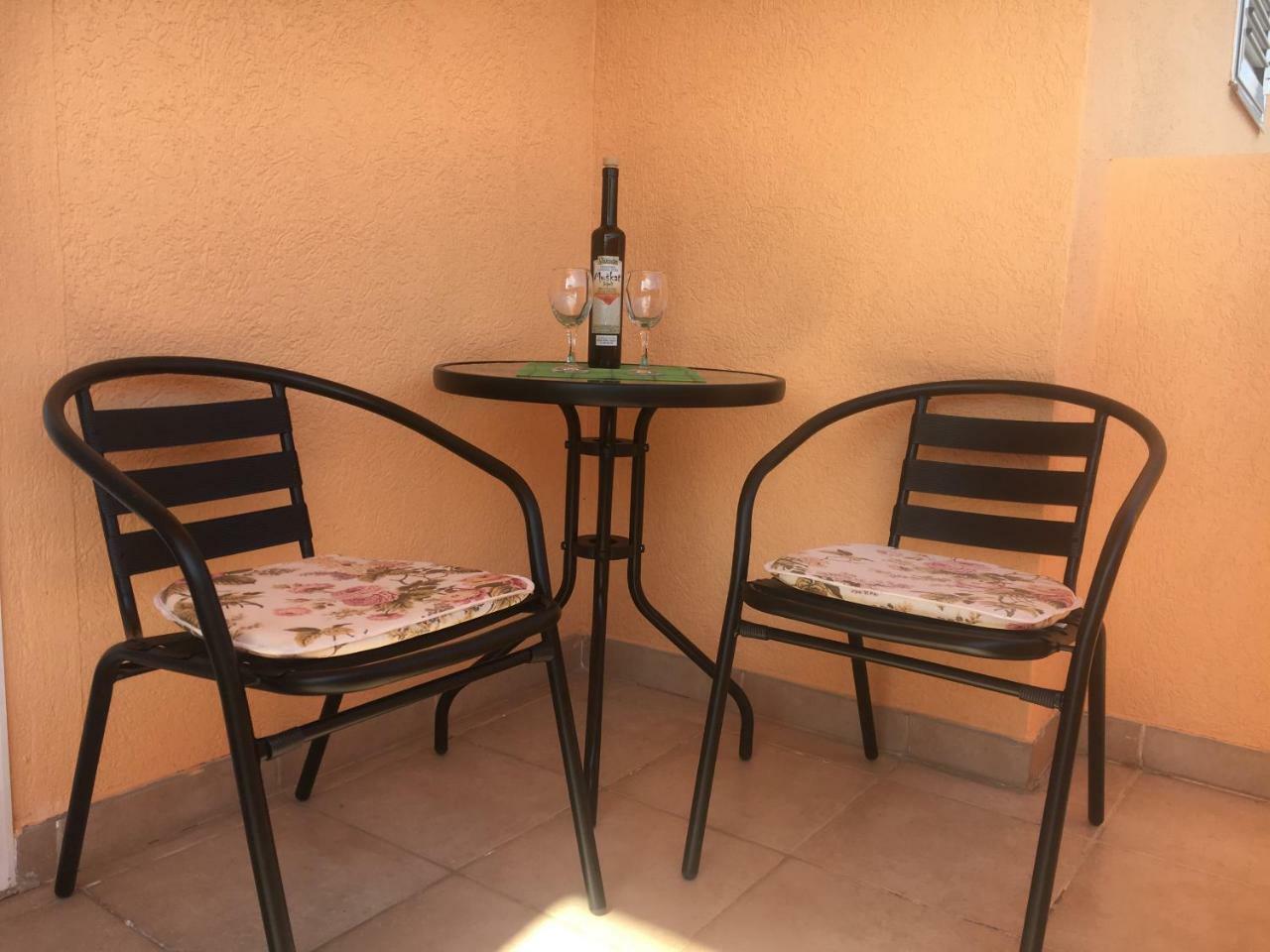 Apartments Villa Viktoria 티바트 외부 사진