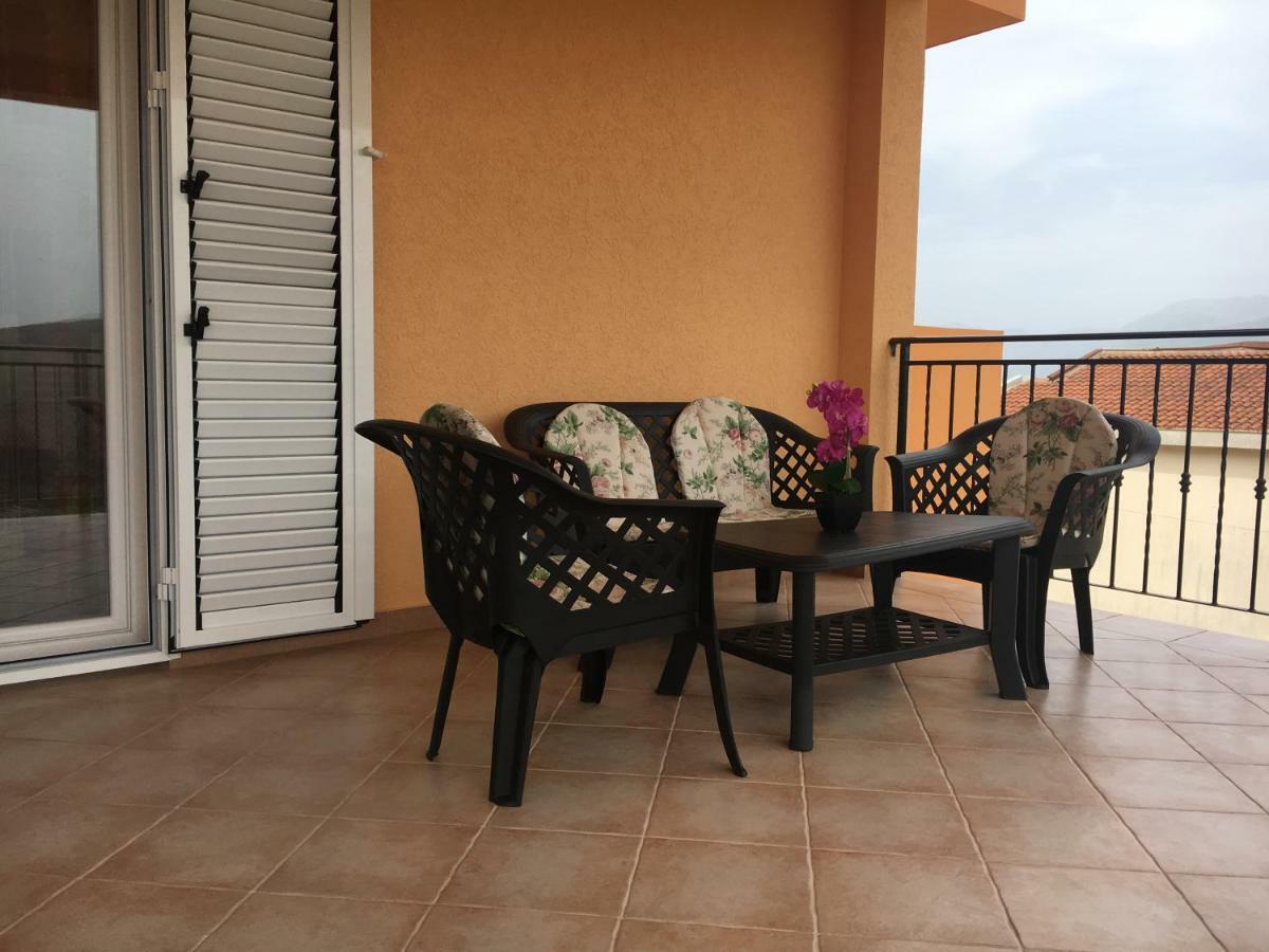 Apartments Villa Viktoria 티바트 외부 사진