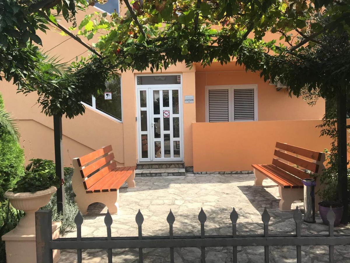 Apartments Villa Viktoria 티바트 외부 사진
